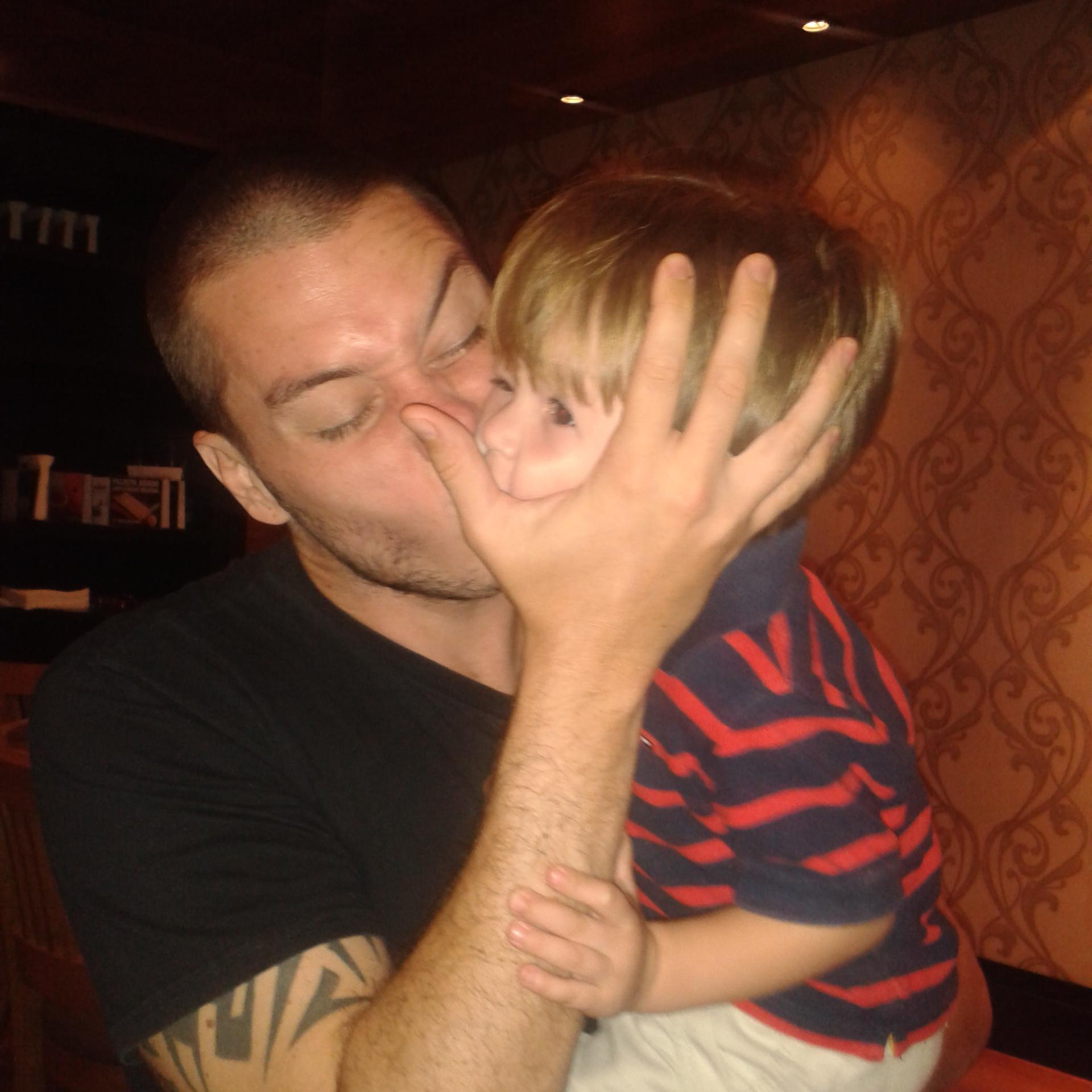 EbrenaSantos's profile picture. 