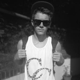 Hey what's up my name is Kevin, I'm 14! I'm single. Follow me and I might just follow you back!✌️(DM ppl who follow me) ;)