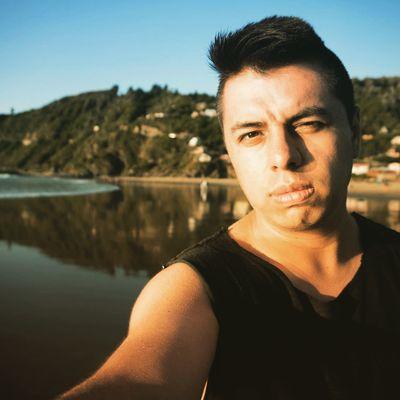 MohicanoNatural's profile picture. ||Temucano|| 
Viajero del tiempo!!! Futuro arquitecto. Rockero, ciclista, cervecero, fotógrafo, melómano. 
Me corto el pelo yo mismo :c