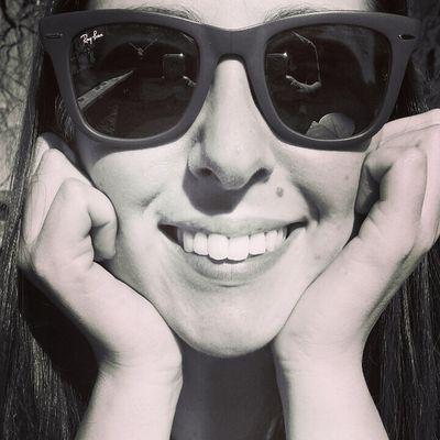 Periodista y otras cosas en @fancinemalaga y @contenedoruma. Workaholic. Petlover. Carnavalitis aguda. Loca por convicción. Adicta a la risa. Y miento de pena.