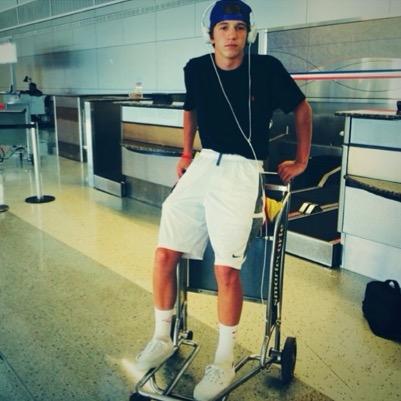 NoahSelfies's profile picture. Main Account: @noahshack // updates // pics