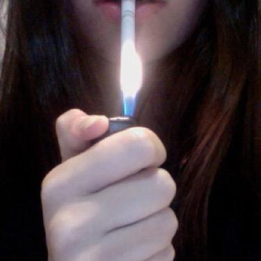 sara_iidl's profile picture. Observo, me duele, calló y sonrío