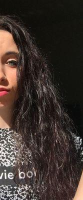Una simpática selectiva con un desorden de vida algo preocupante. Estudia ADE en la UM .