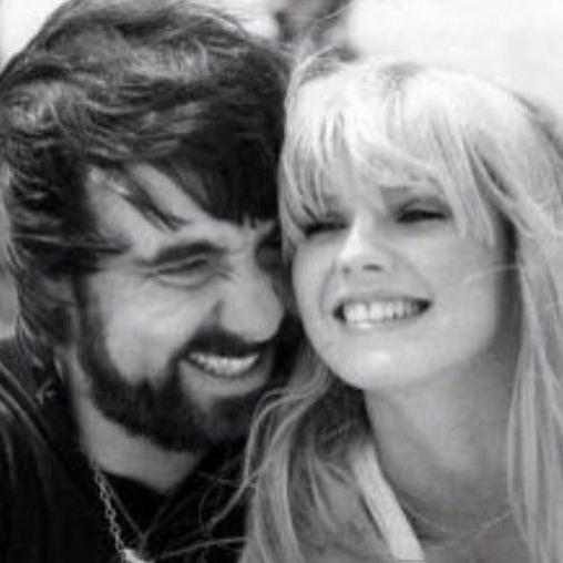 Is this thing on? Happily married to the love of my life, @KeithMoon78. {RP} ~ gone indefinitely ~