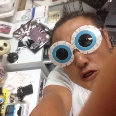 取り敢えずじんさんのパクリじゃないですかぁ〜っていう人の敵！ボカロ作ってる人ですカゲプロ厨なツンヤン推しです。じんさん愛してる。 当方かなりのヤンデレです。