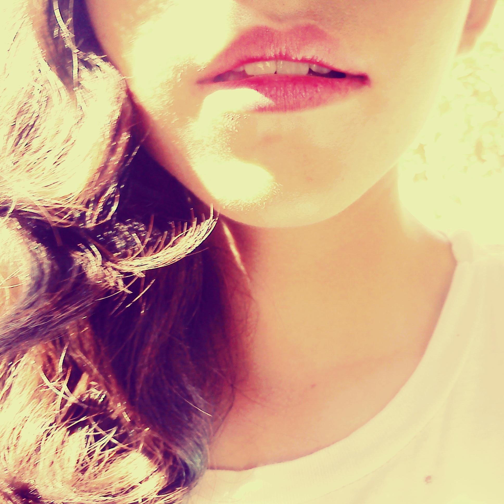 La vida es mia, pero el corazon es tuyo... la sonrisa es mia, pero el motivo eres tu ♥♥♥