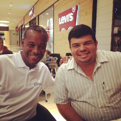 Periodista deportivo en medios impresos y radio. SB Comunicación, Vistazo Deportivo 103.9 FMRadio Sinai, Al pie del deporte 107.1 FM y everardoherrera.con