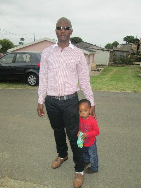 Khathazo13's profile picture. Young man who enjoys being surrounded by ppl wth positive mind 2 lift me higher.Da most thing I enjoy is being wth my family(fiancee & kids)n lastly my career