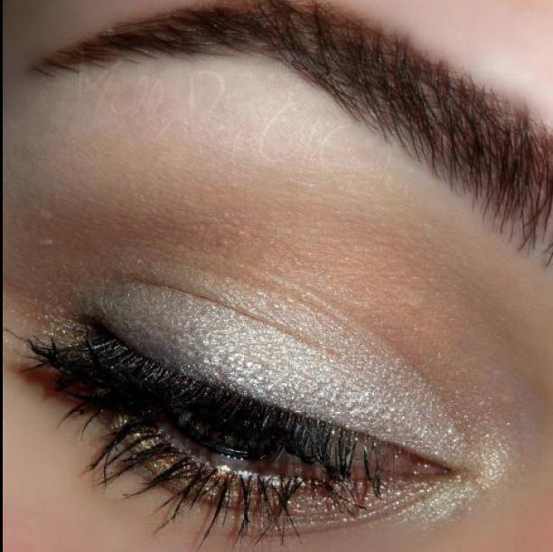 Exemplary Pink Status Presenter for Younique Makeup Products - Clean, Naturally Based, totally awesome makeup.