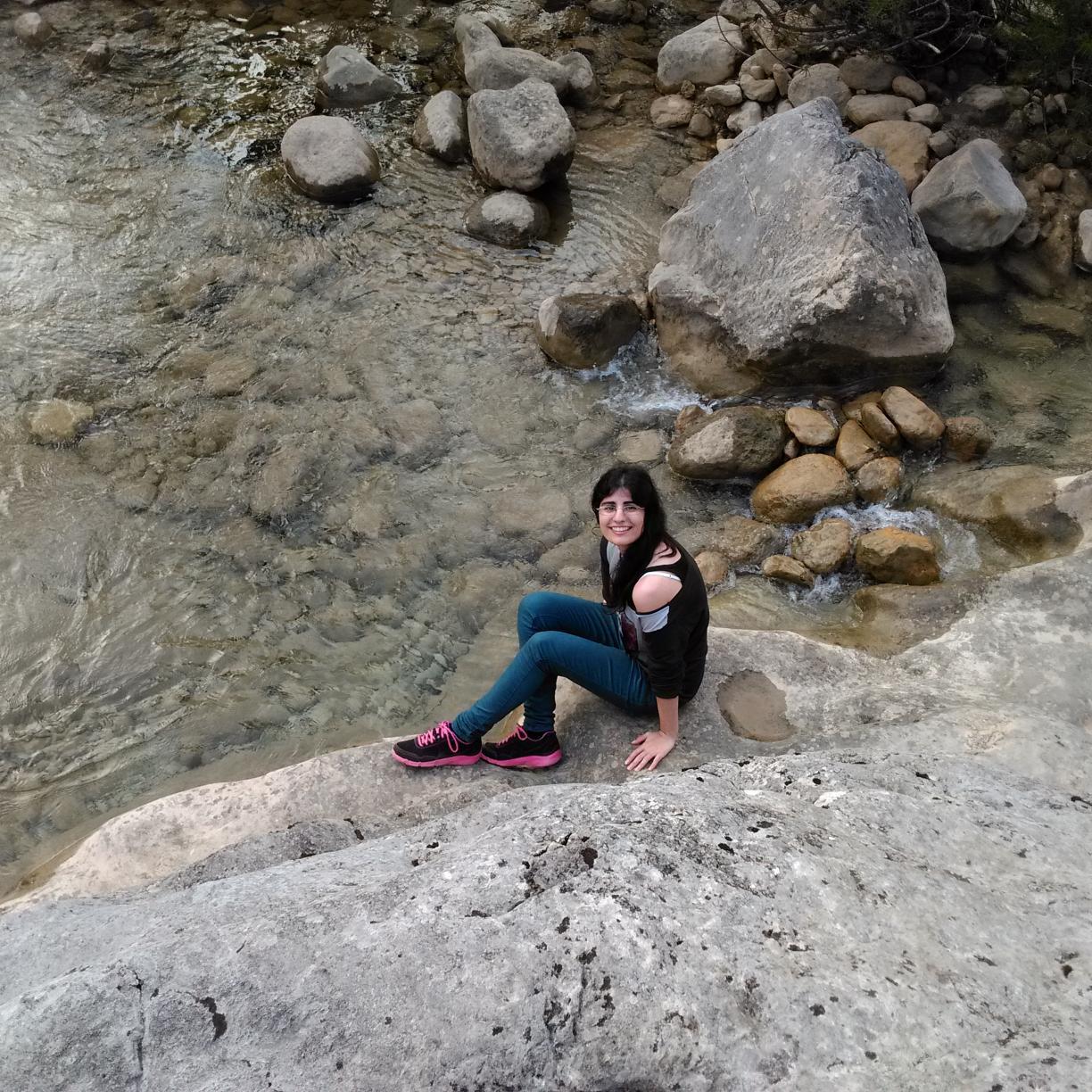 27. 
Estudiante de Educación Social a la Universitat de Girona. 
Voluntaria en Creu Roja.
Be positive!