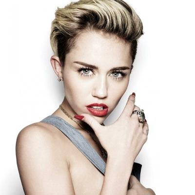Miley is a queen. The kingdom of Miley Cyrus❤️