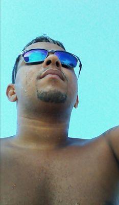 Sheik , chefe , cafajeste vulgo pra nos e um dilema só não vem chamar de Divo pra não arrumar problema ♪♬