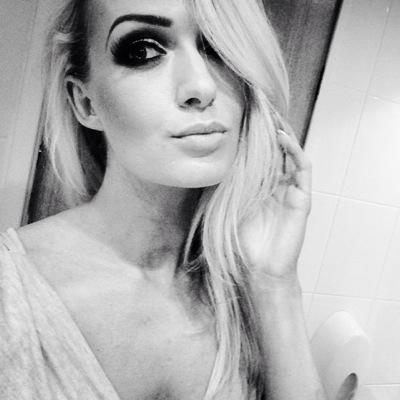 Because darling I'm a nightmare dressed like a day dream.