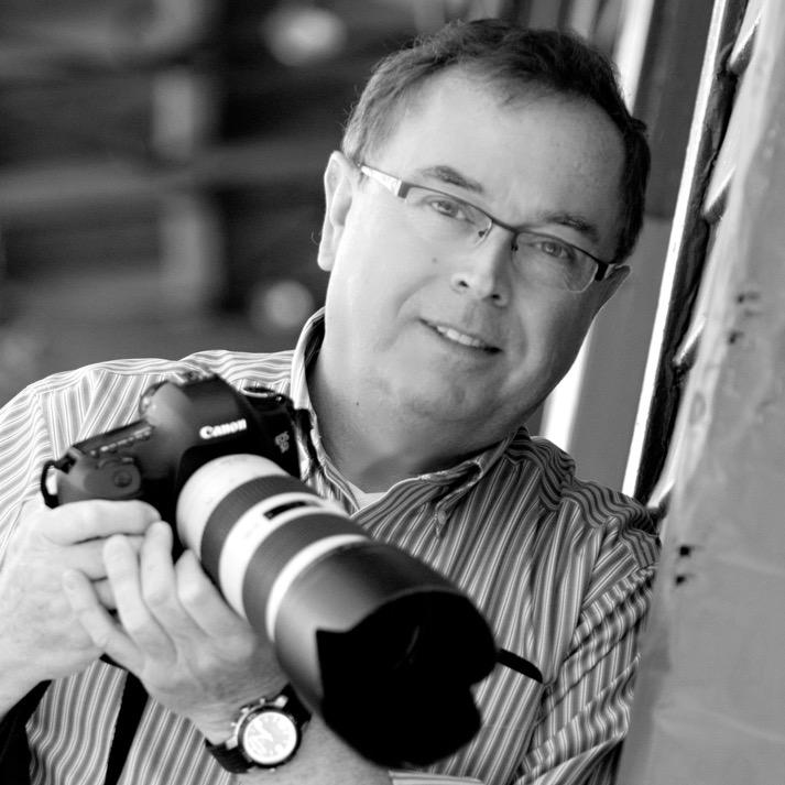 Award-winning professional wedding photographer living in Maine, serving clients in New England, Boston and worldwide destinations.