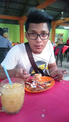 ruzan_azrin's profile picture. 