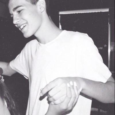 he once called me perfect & for 5 seconds my world made the real world stop ❁ 2/12 ✨ jacob/jacob ✨ /lox