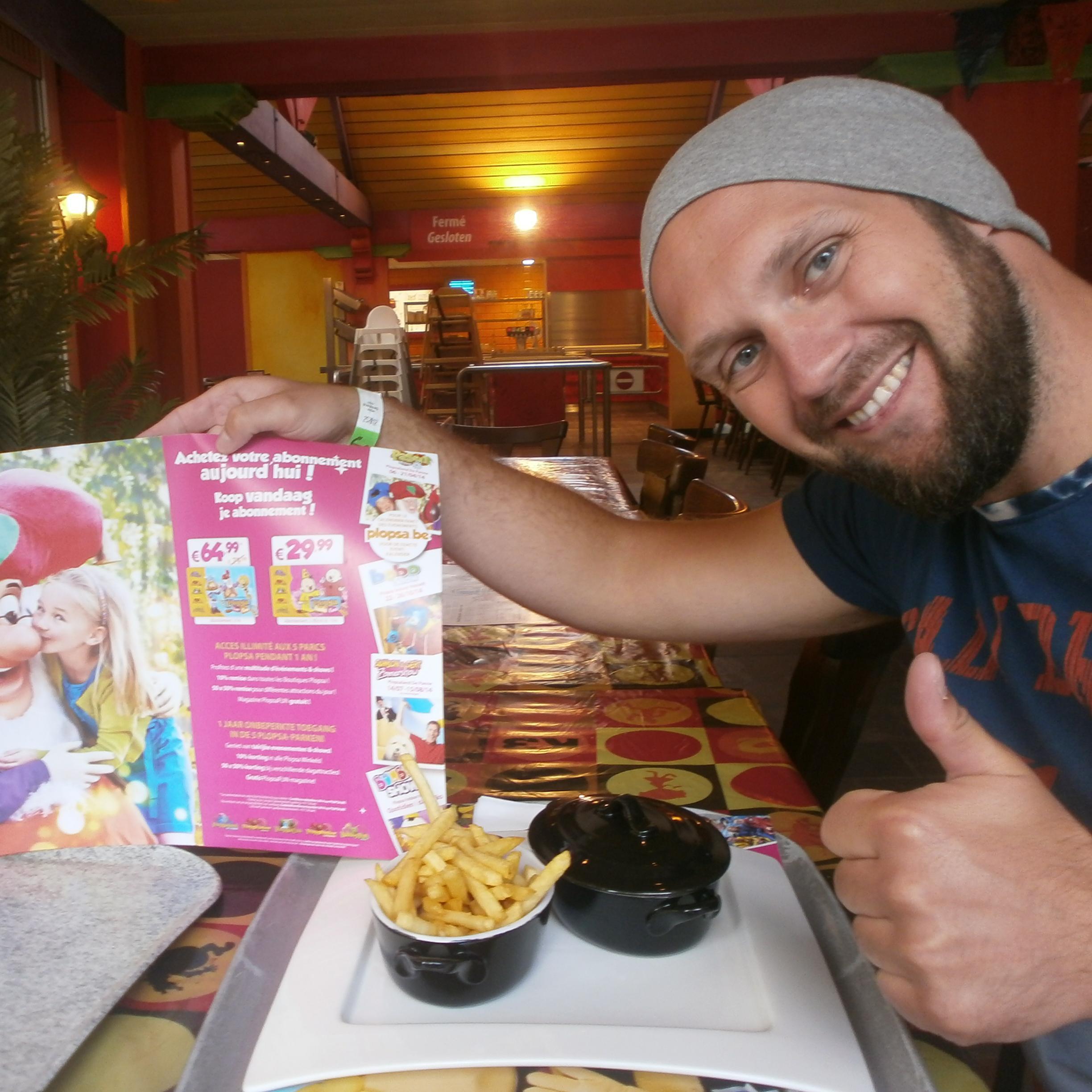 kuifjeschaap's profile picture. Huis, tuin & keuken filosoof. Gek van wetenschap, muziek, festivals en een vervend drager van hawaii overhemden. Reizen is zeker geen straf.