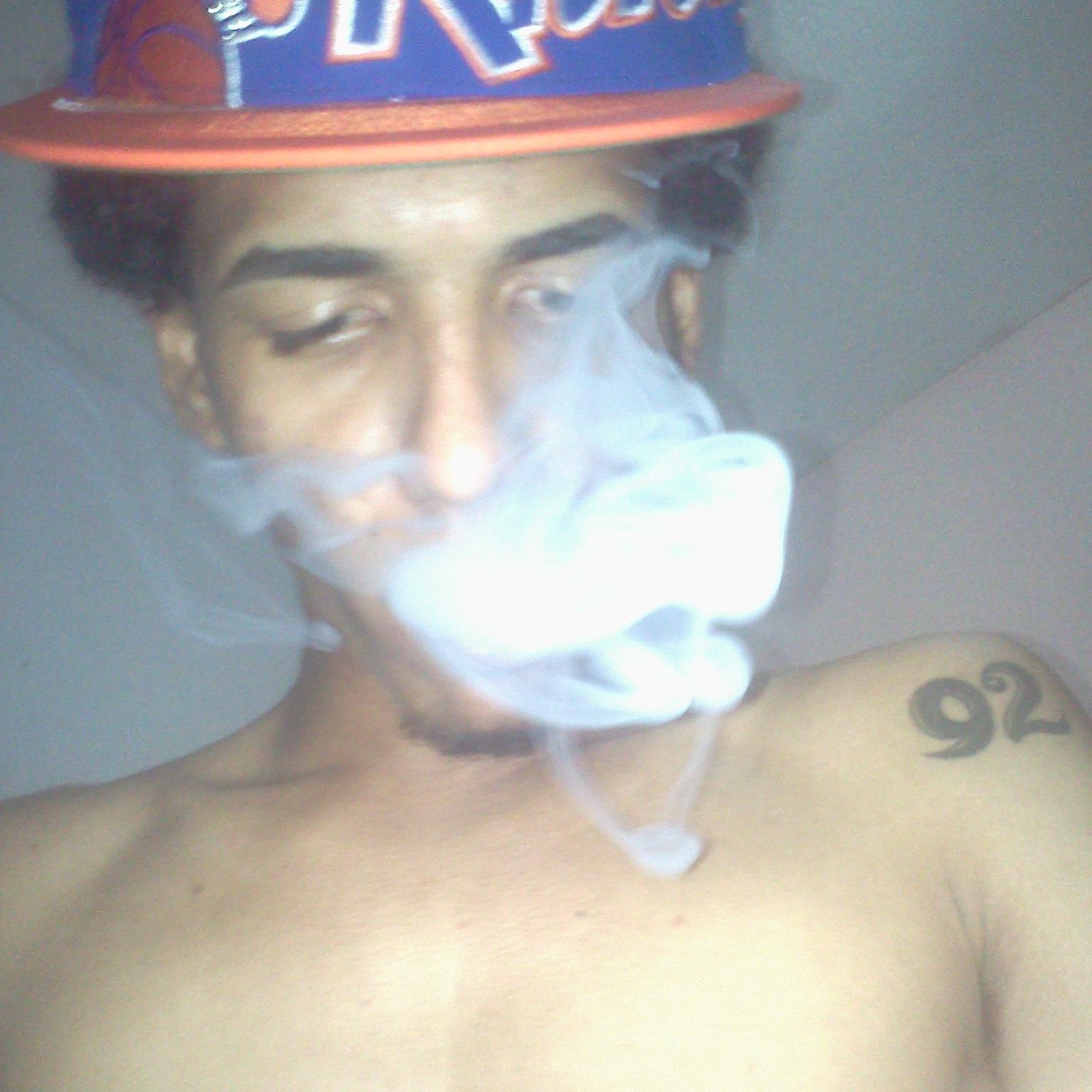 FOLLOW ME Dominican Rapper Hip hop , RnB , Rap ... 
    http://t.co/ANo6c8pWNf  Instagram: VICTORBEEHD I ♥ WEED #JustMusic
