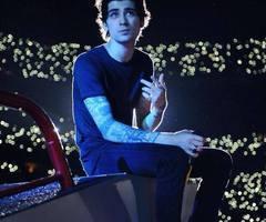 veniva da Bradford e non sapeva ballare, ma la sua voce, cristo la sua voce, era qualcosa che ti fotteva la vita.   29/06/2014 *-*