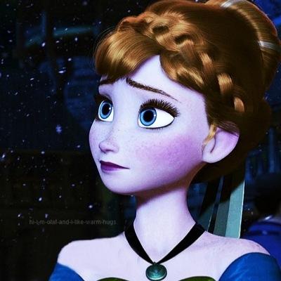 Sí, soy esa princesa del pelo zanahorio que se patea todo el fiordo buscando a su hermana congelador. Chocolate y sandwiches como forma de vida. #RoleLibre