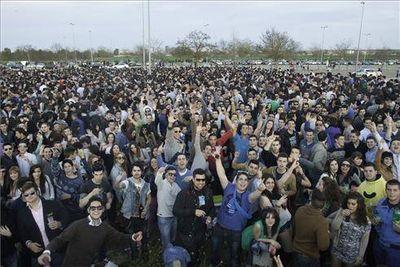 Fiesta anual que acoge +10.000 jóvenes Extremeños para celebrar el inicio de la Primavera. #Preparense! #Badajoz