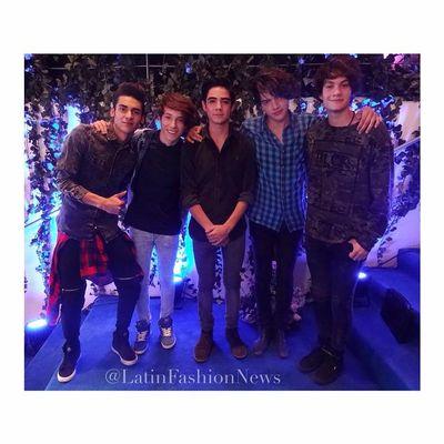 somos dos chicas,enamoradas de 5 chicos que cambiaron nuestras vidad CD9 nosotras somos Katherine Martínez y Montse Gonzalez y somos CODERS DE ❤❤