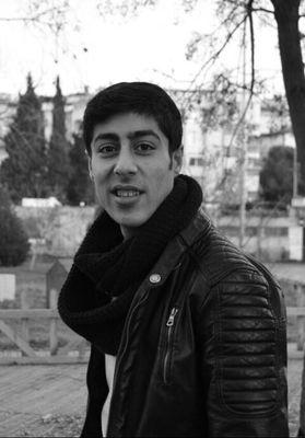 Gülmeyi güldürmeyi seven birisiyim..