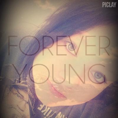 I'm a band girl! :3 •Pierce the veil •Black veil Brides •All Time Low •Suicide Silence• Taken by the love of my life ❤️