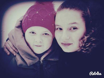 julia_317's profile picture. 