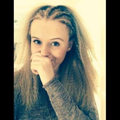 Hi my name is Sam i'm 17 i love Harry Dobson if you do too you better not talk to me he's mine k? k^^