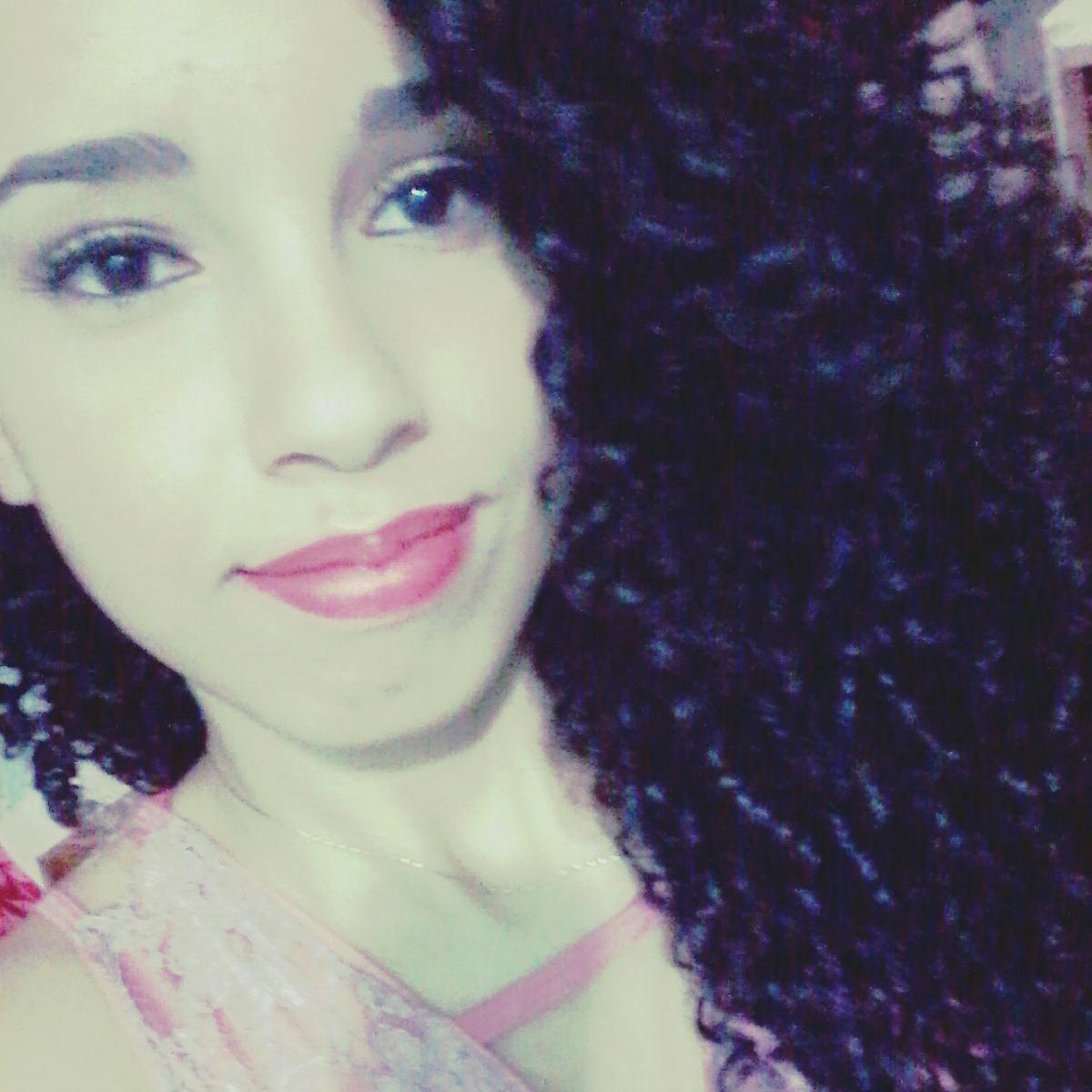 Tenho 18 anos ,adoro ouvir música.Principalmente se for do @BrunoMars