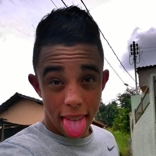 Pode dizer que meu sonho é inútil ,Os loucos românticos sempre riem por último ✌