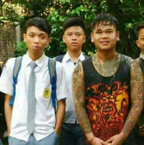 ariefnursalim's profile picture. Place Your Hand Here.                                       Kumuh cloth.