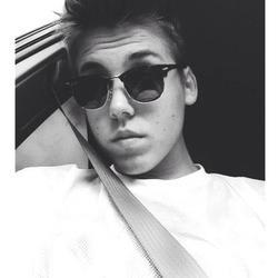 feel free to press my follow button //