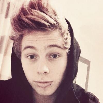 follow @cess5sos that acc is amazing try to look and follow