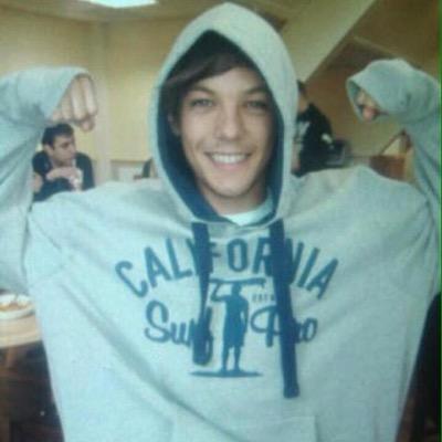 hey guys, essa é minha fic❤️é larry stylinson e se chama Uncover. No wattpad, conta: larrypoptw
