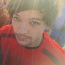 free follow from @fIawlesstommo & @surfboardlwt