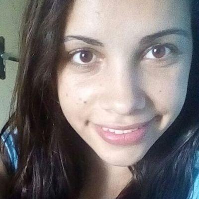 De Bento Gonçalves,amo cantar!!Vivo os meus dias como se fossem os ultimos, pois aprendi que o hoje nunca mais voltara, e o amanha talvez não exista!