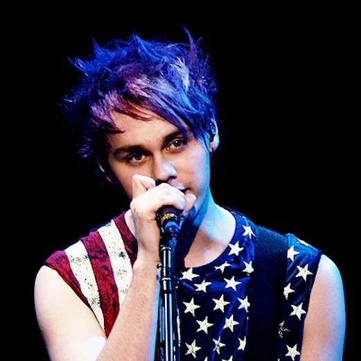 tweets are not mine. they're your moms. immature, but inoffensive. (sometimes) - @Michael5SOS