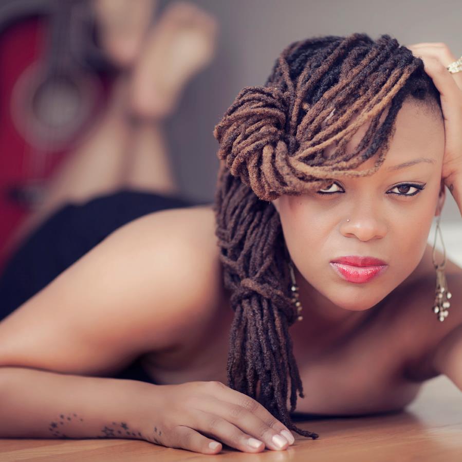 Neo Soul Artist  Singer, song writer, and guitarist  Indie. Booking: ms.ebonylion@gmail.com Follow me on; Instagram @ebonylionmusic