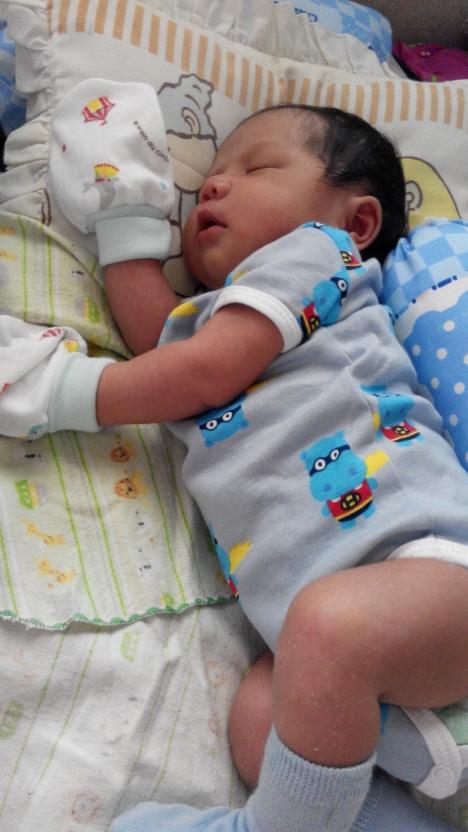 KasiH sayang ortU itu sepeRti LINGKARAN yg ga ada awal & akHir ttpi sLalu berputar..