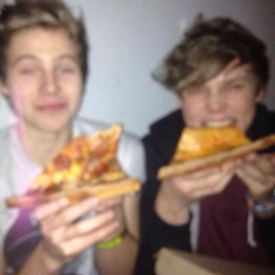follow @angelcliffords if u wanna get freaky