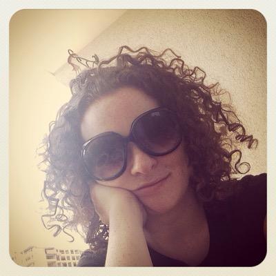 fernandavidalb's profile picture. La segunda de tres hermanos, donde el síndrome de la hija del medio se refleja en lo que hago :P.