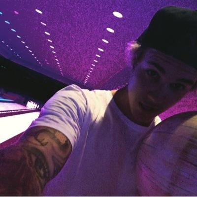 follow @justinskittyy bc she just gave you this free follow :)