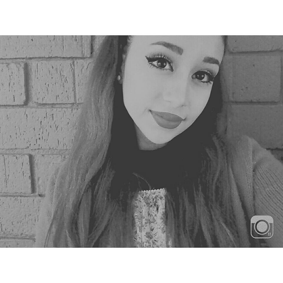 Hola soy Melissa y soy fan de Daniela Morales la amo demasiado♥ es una perfecta diosaa