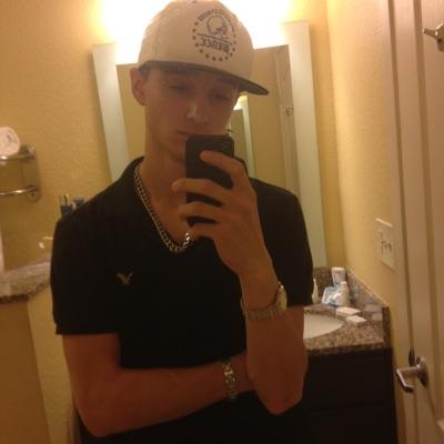 basically i like to freestyle with my niggas THN plannin to make it cause all the big time rappers suck