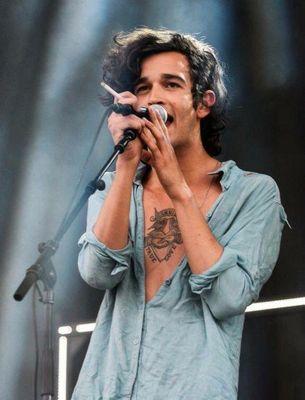 follow @twxrkmalik :) x