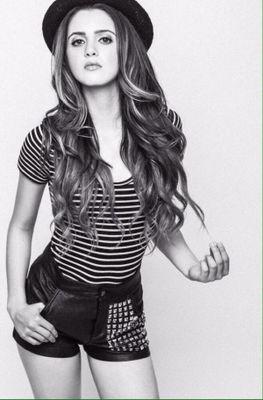 I'm Kayla. I'm the awkward twin sister of Laura. Oh, and I like Nutella!