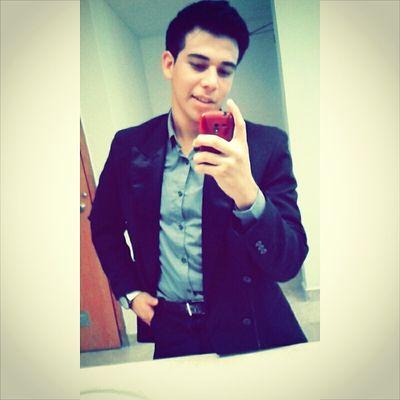 Soy guapo pero feo,insta:herimacias♡,bailarin,amo el fútbol,alegre y jamás me amargo por nada ¡ESE SOY YO!♥ (Heriberto Custodio Macías)
