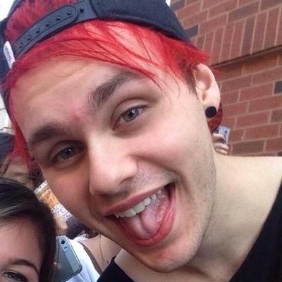 broomstickafi's profile picture. go folllow @horcruxmgc bc she gave you a free follow and shes nice(ish)